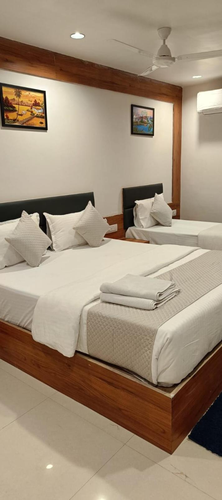 Hotel Royal Relax Гандинагар Экстерьер фото