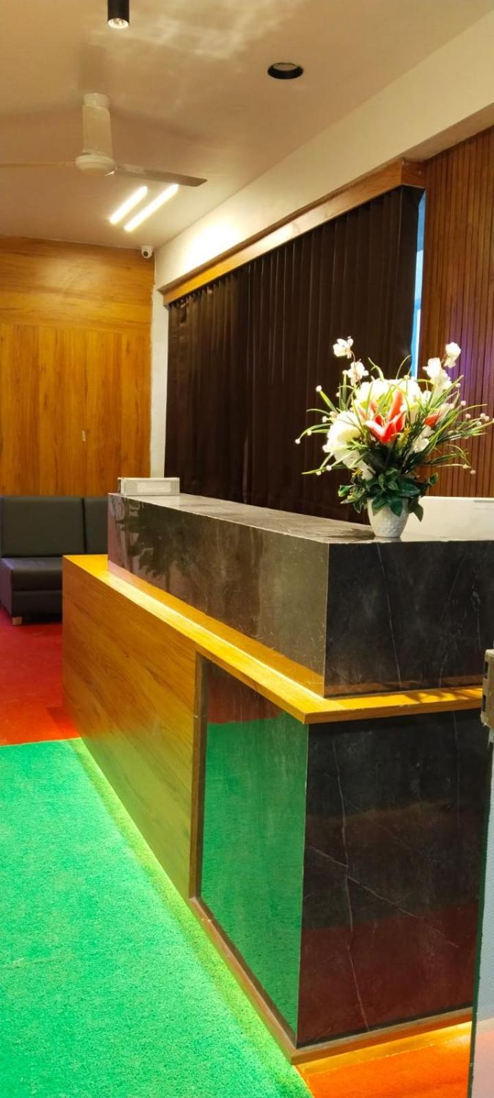 Hotel Royal Relax Гандинагар Экстерьер фото